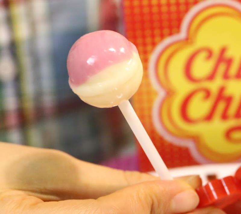 12 x Chupa-Chups Lolipop Candy Strawberry and Cream Flavor Assorted Flavour 11g