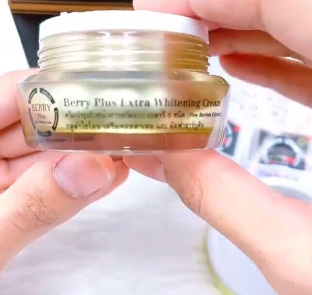BERRY Plus Extra Whitening Cream Reduces acne scars Brightening smooth soft skin
