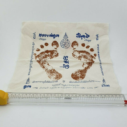Phra Pha Yant Clothes LP Koon Foot Prints Thai Amulet Wat Banrai Talisman Charm