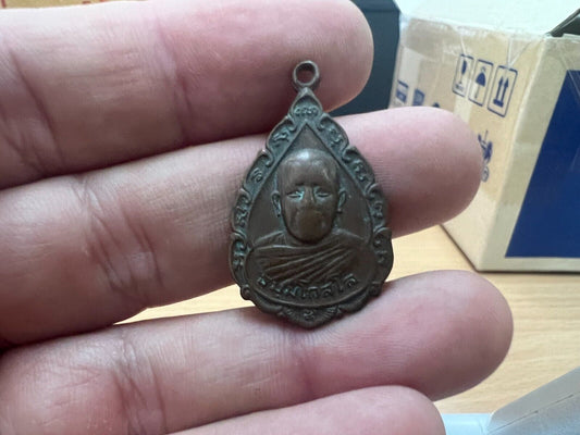 Wat Khao Mai Daeng Amulet LP Monk Fetish Jewelry Chon Buri Souvenir Talisman