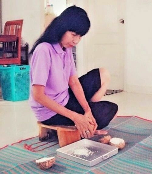 Ancient Coconut Grater Shredder Wood Scraper Thai Food Oil Portable Grinder DHL